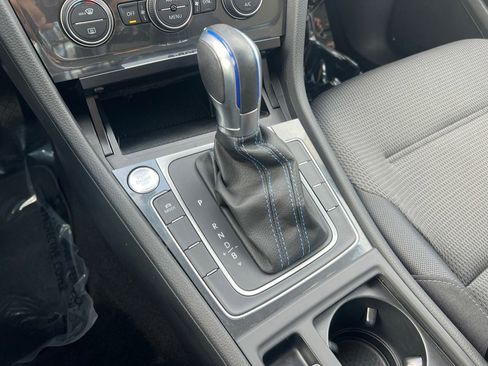 Used 2019 Volkswagen e-Golf SE image 27