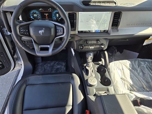 New 2025 Ford Bronco Outer Banks w/ Sasquatch Package image 23