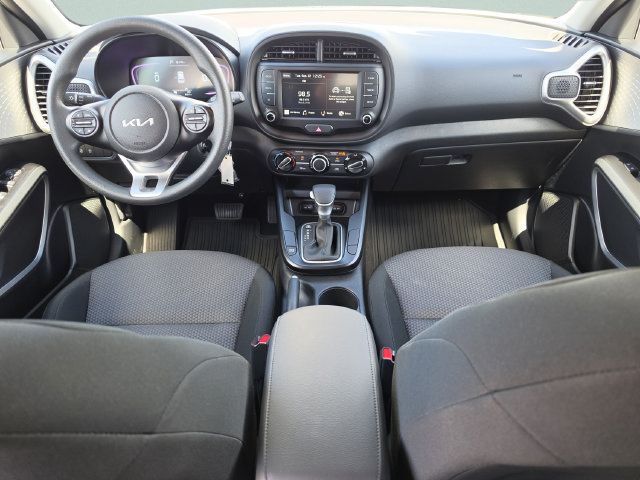 Used 2025 Kia Soul LX FWD image 22