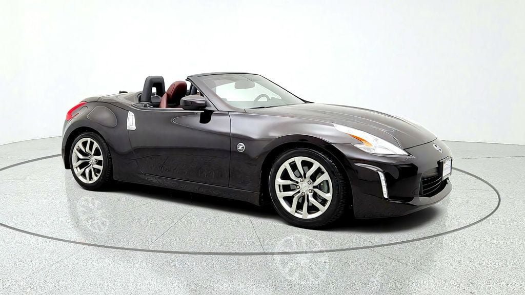 Used 2014 Nissan 370Z Touring w/ Navigation Package RWD image 3