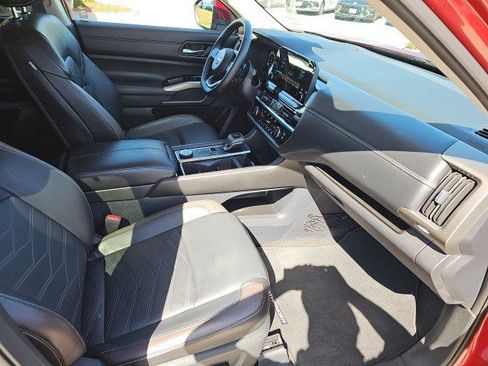 Used 2024 Nissan Pathfinder Platinum w/ Cargo Package image 11