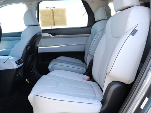 Used 2025 Hyundai Palisade SEL FWD image 13