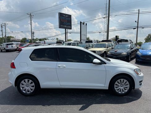 Used 2015 Volkswagen Golf S image 2