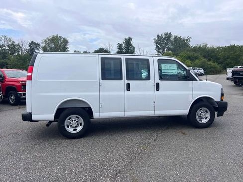 New 2025 Chevrolet Express 3500 Work Van w/ Driver Convenience Package image 6