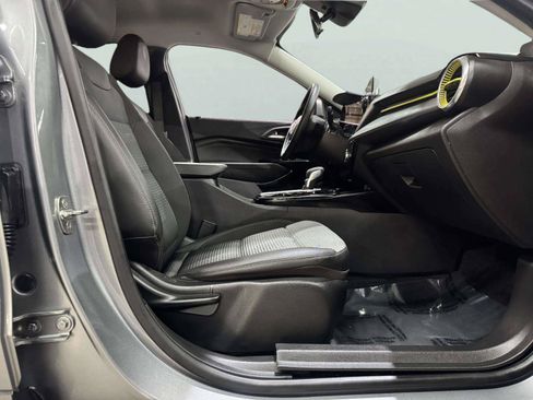 Used 2024 Chevrolet Trax LT w/ Driver Confidence Package FWD image 48