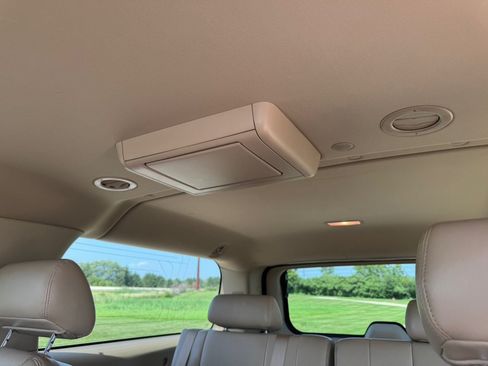 Used 2010 GMC Yukon XL Denali AWD/4WD image 38