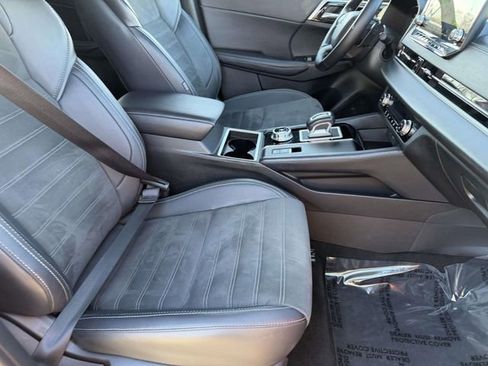 Used 2024 Mitsubishi Outlander SE image 9