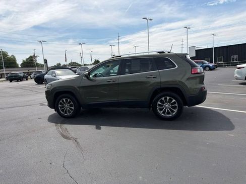 Used 2019 Jeep Cherokee Latitude Plus w/ Comfort/Convenience Group AWD/4WD image 17
