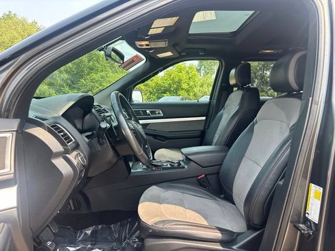 Used 2017 Ford Explorer XLT w/ Equipment Group 202A AWD/4WD image 11
