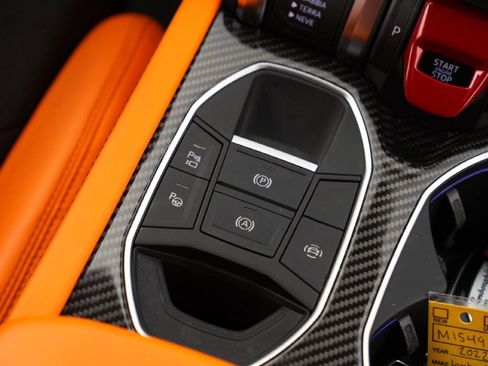 Used 2022 Lamborghini Urus AWD/4WD image 29