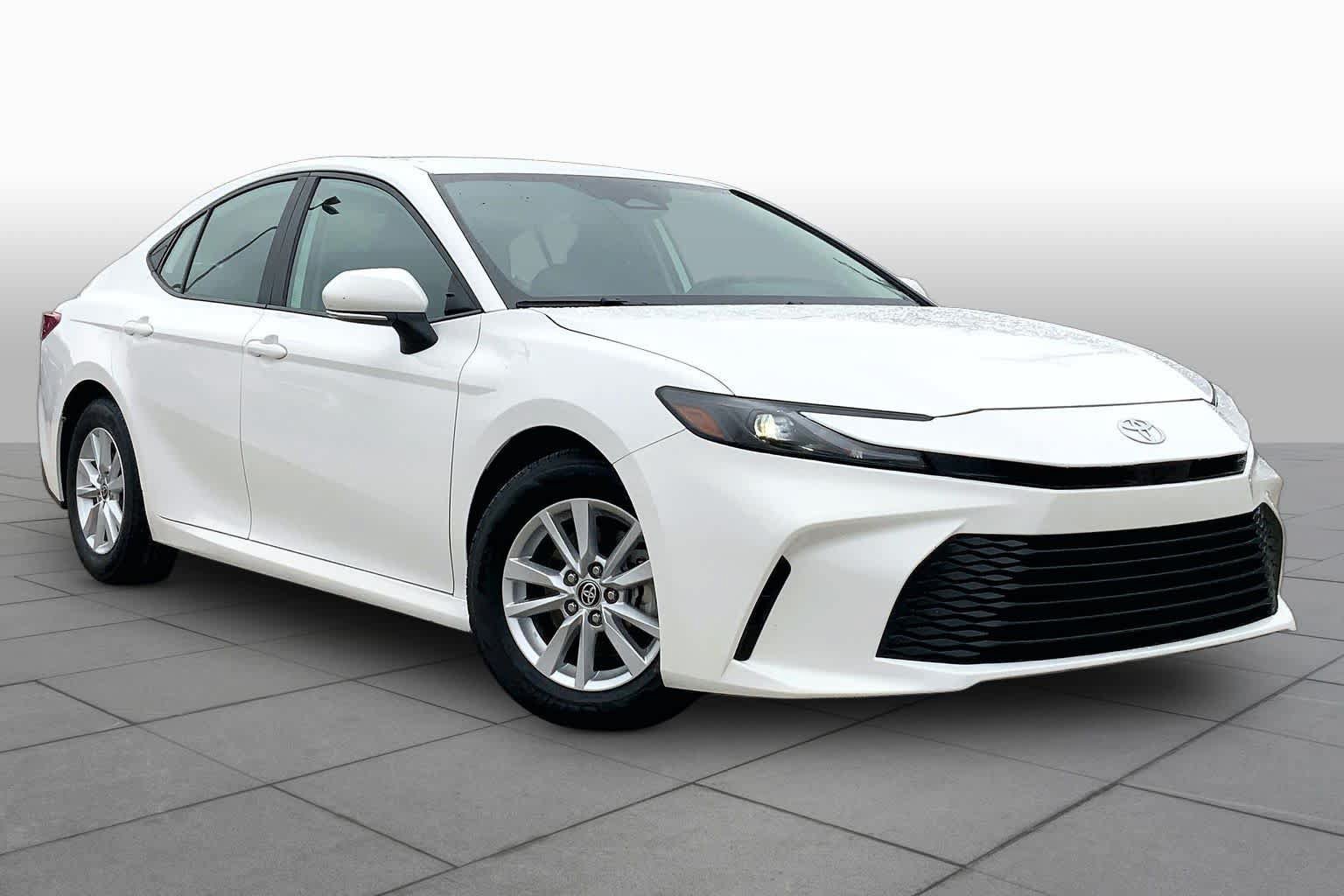 Used 2025 Toyota Camry LE w/ Convenience Package FWD image 3