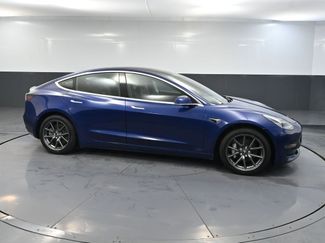 Used 2018 Tesla Model 3 Long Range video 3