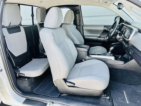 Used 2019 Toyota Tacoma SR5 AWD/4WD image 11