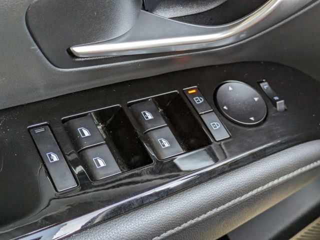Used 2025 Hyundai Santa Cruz Limited AWD/4WD image 25