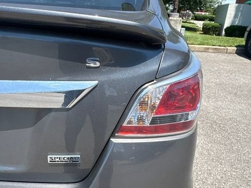Used 2015 Nissan Altima 2.5 S w/ Special Edition Package FWD image 5