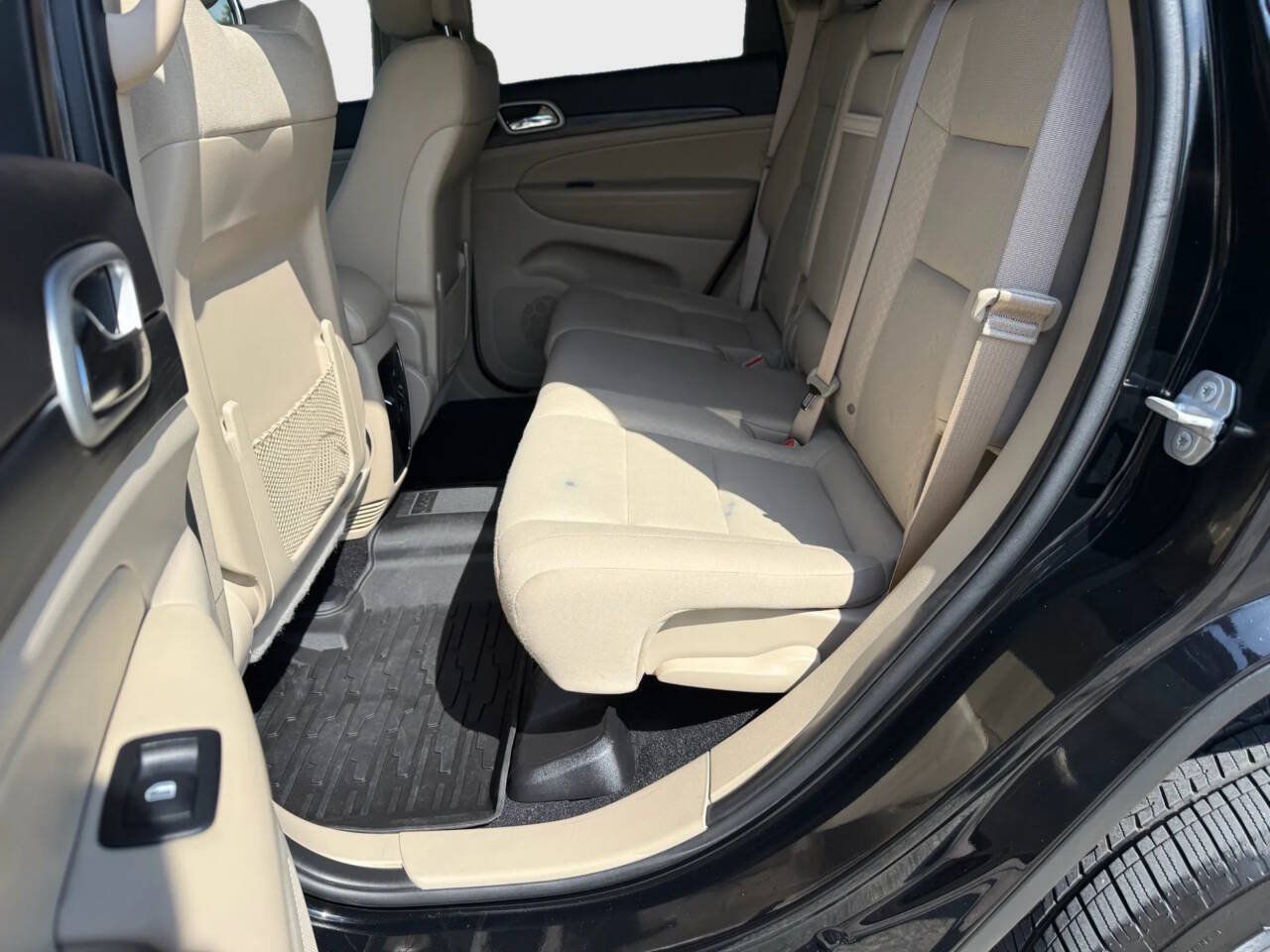 Used 2021 Jeep Grand Cherokee Laredo AWD/4WD image 8