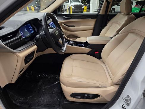 Certified 2022 Jeep Grand Cherokee Limited AWD/4WD image 16