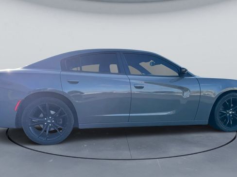 Used 2017 Dodge Charger R/T w/ Navigation & Travel Group image 9