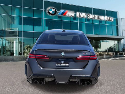 Used 2025 BMW M5 w/ Carbon Package AWD/4WD image 5