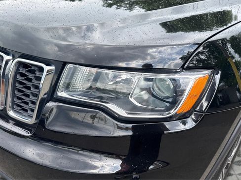 Used 2021 Jeep Grand Cherokee Limited AWD/4WD image 24