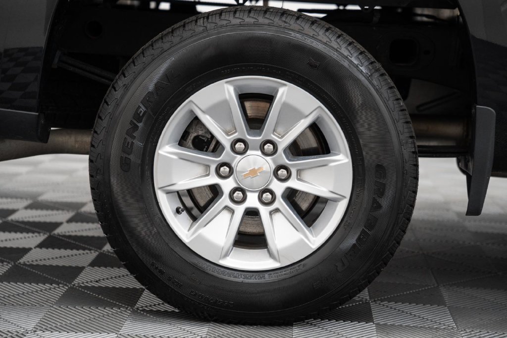 Used 2025 Chevrolet Silverado 1500 LT AWD/4WD image 18