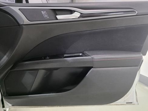 Used 2016 Ford Fusion SE FWD image 28