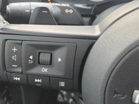 Certified 2025 Nissan Pathfinder SV w/ Black Appearance Package image 18