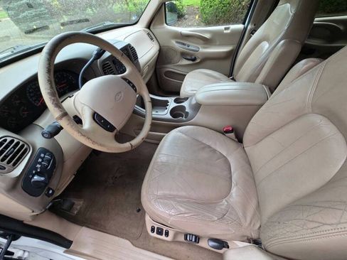 Used 1997 Ford Expedition XLT AWD/4WD image 2
