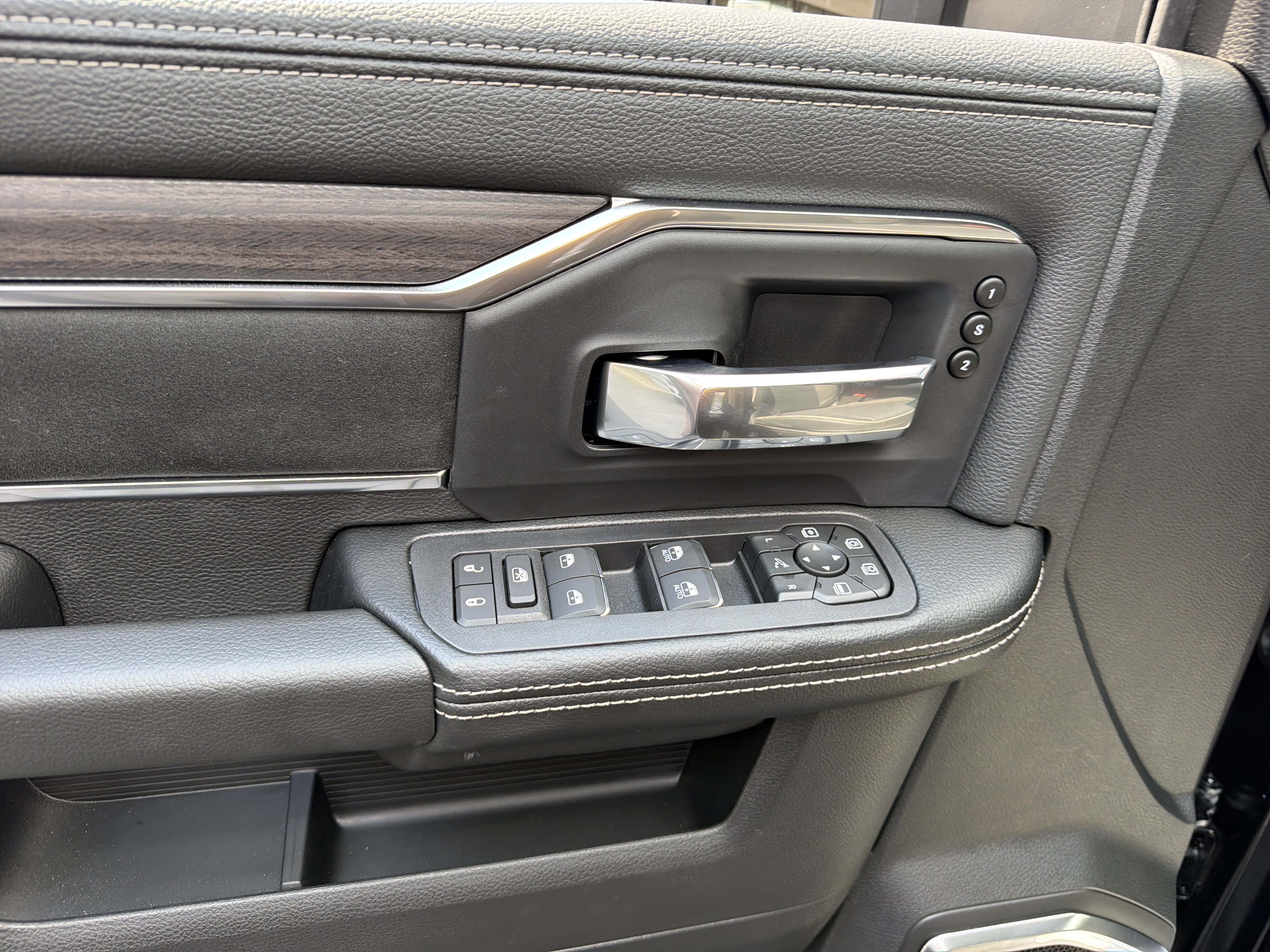 New 2027 RAM 2500 Laramie AWD/4WD image 16