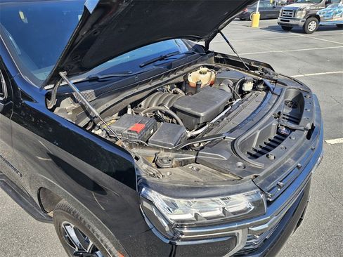 Used 2022 Chevrolet Suburban RST w/ Luxury Package image 27