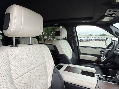 Used 2024 Toyota Sequoia Capstone AWD/4WD image 30