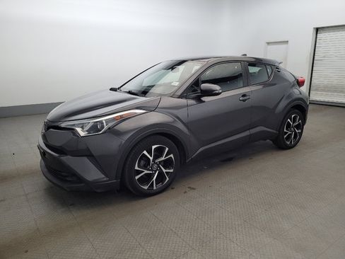 Used 2019 Toyota C-HR XLE image 2
