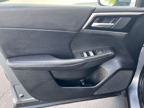 Used 2024 Mitsubishi Outlander SE image 11