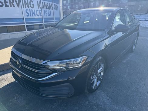 Used 2024 Volkswagen Jetta SE image 9