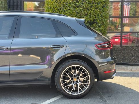 Used 2018 Porsche Macan image 11
