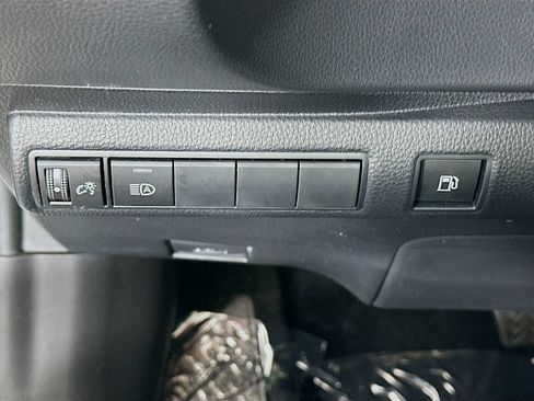 Used 2025 Toyota Corolla LE FWD image 15