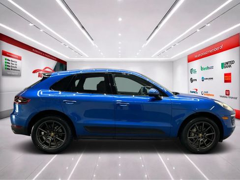 Used 2016 Porsche Macan S w/ Infotainment Package AWD/4WD image 9