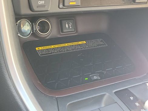 Used 2019 Toyota RAV4 Limited w/ Advanced Technology Package FWD image 18