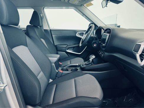 Used 2023 Kia Soul LX w/ LX Technology Package FWD image 14