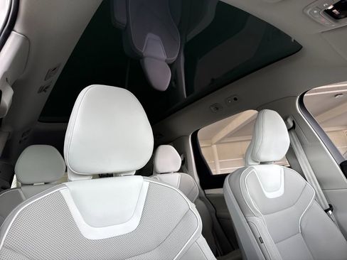 New 2026 Volvo EX90 Plus image 17