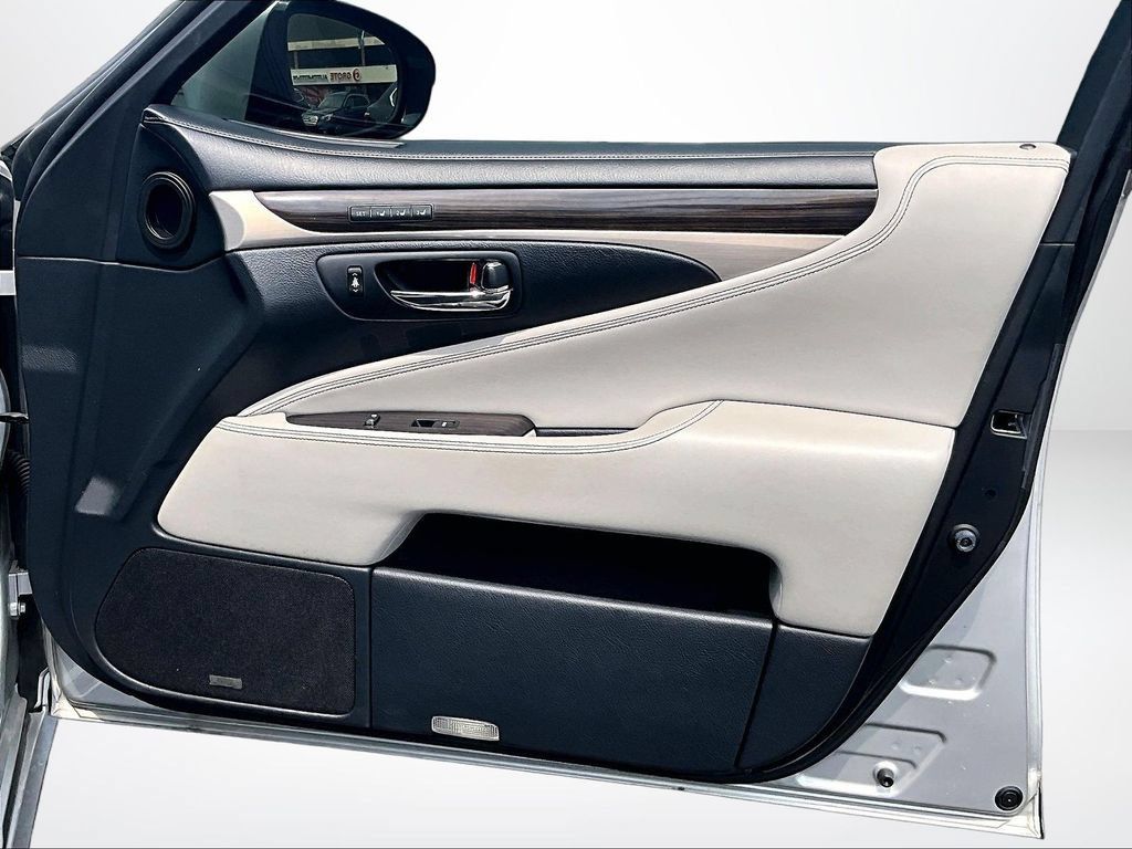 Used 2014 Lexus LS 460 AWD w/ Comfort Package image 24