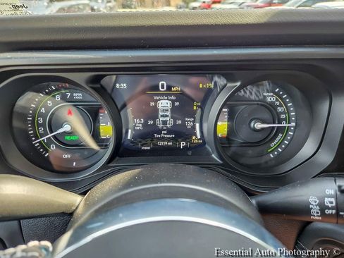 Used 2025 Jeep Wrangler Unlimited Sahara w/ Safety Group AWD/4WD image 13