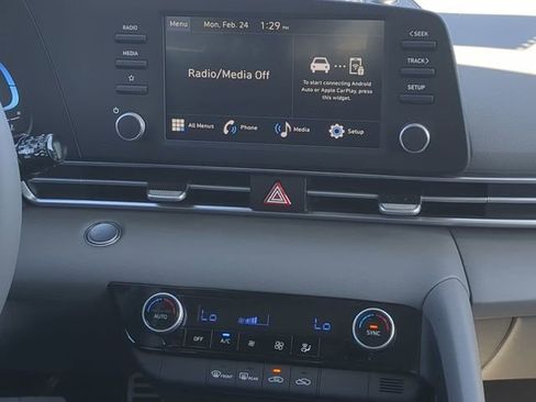 Certified 2025 Hyundai Elantra Sport image 16