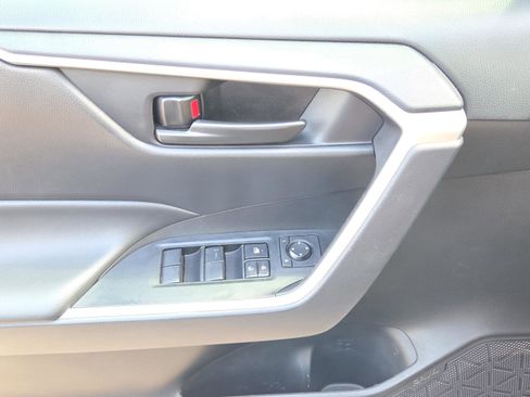 Certified 2025 Toyota RAV4 LE FWD image 17