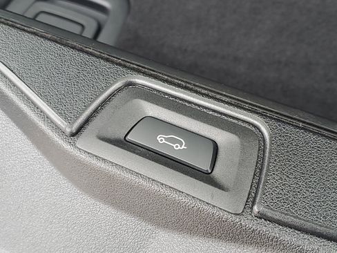 Certified 2025 BMW X5 xDrive40i w/ M Sport Package image 28