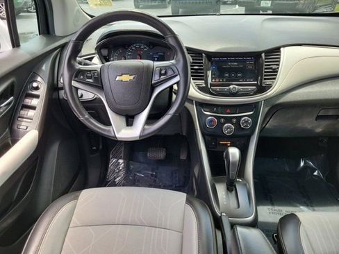 Used 2019 Chevrolet Trax LT w/ Driver Confidence Package FWD image 17