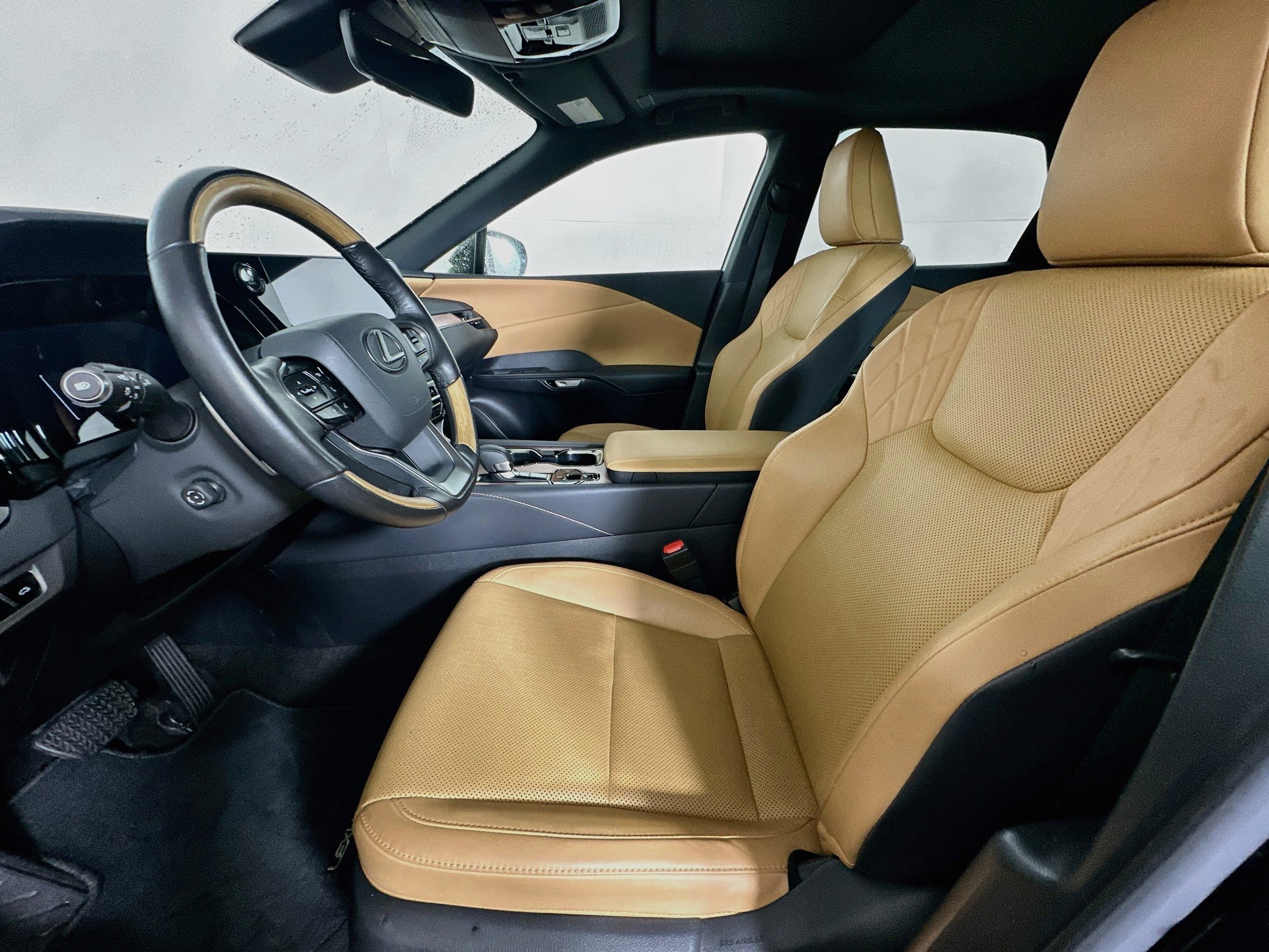 Used 2025 Lexus RX 350 Premium w/ Accessory Package (Z1) FWD image 13