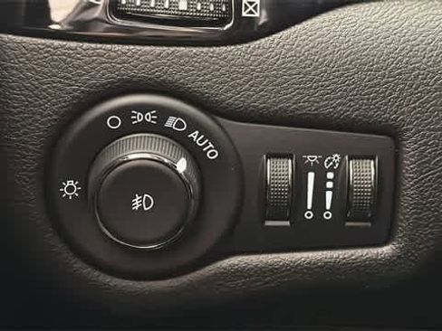 Used 2021 Jeep Cherokee Latitude Plus image 16