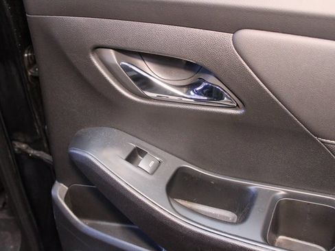 Used 2023 Chevrolet Traverse Premier image 13