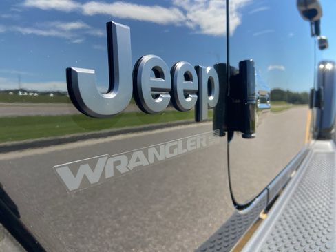 New 2025 Jeep Wrangler Sahara image 5